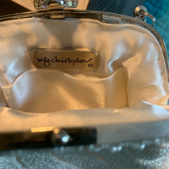 Beautiful pearl handbag from Kleinfield’s of New York. Pristine condition. - Picture 3 of 5